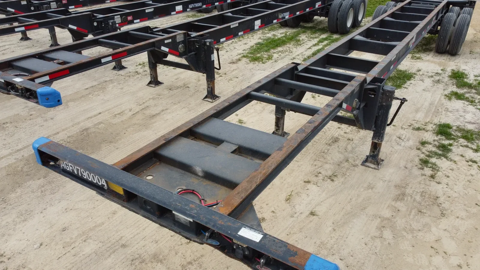 Standard container chassis