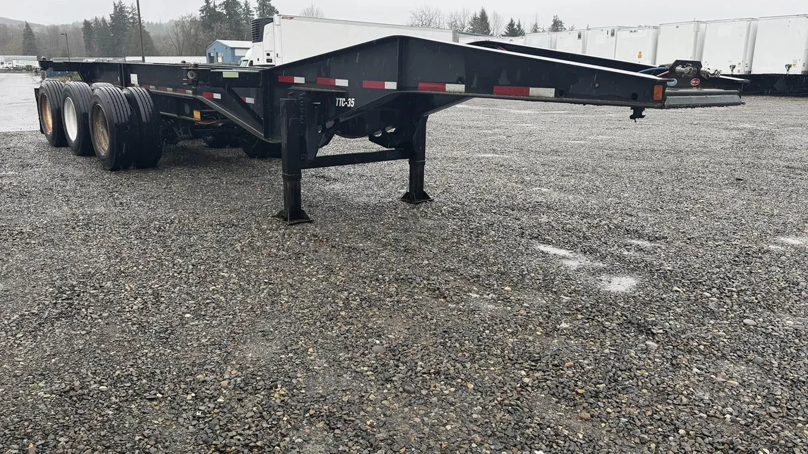Triaxle container chassis