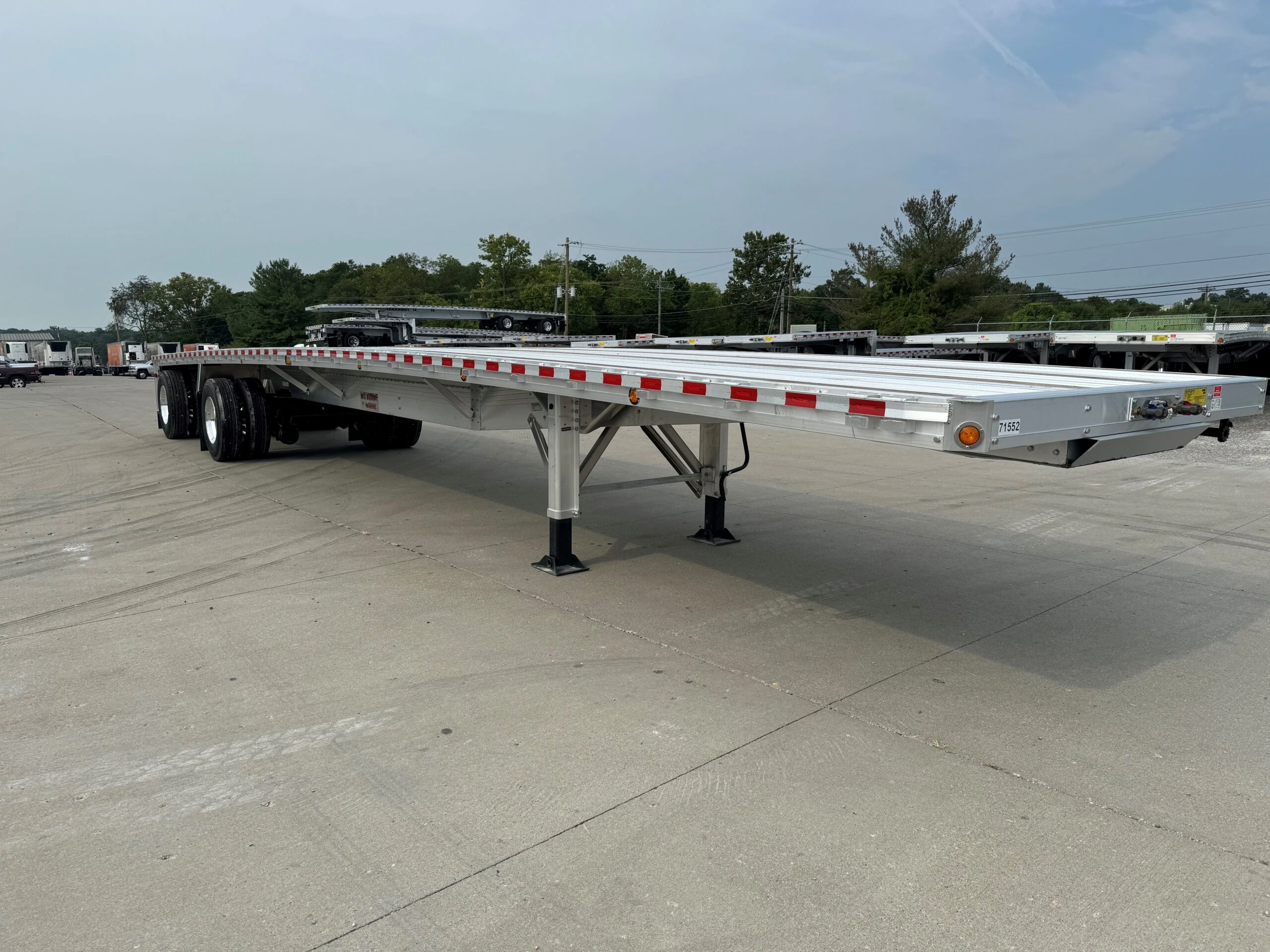 Standard flatbed trailer