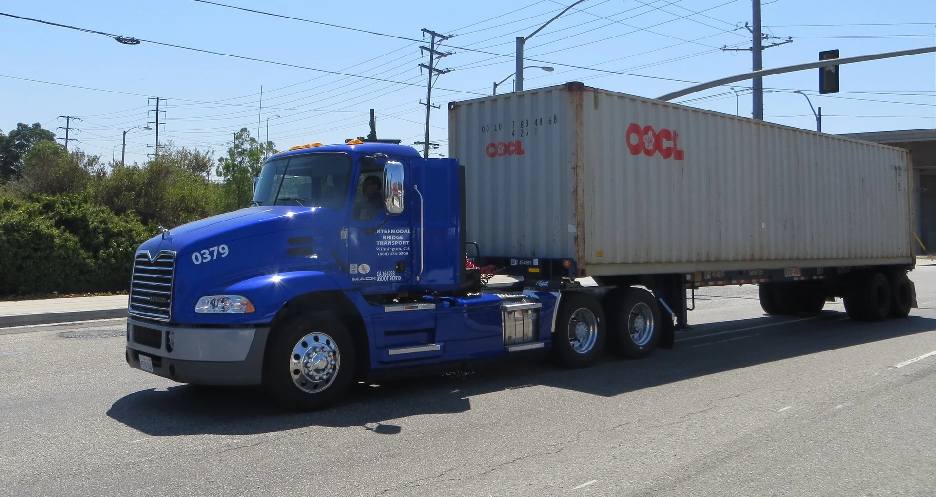 How to track your container and see the driver's location hero