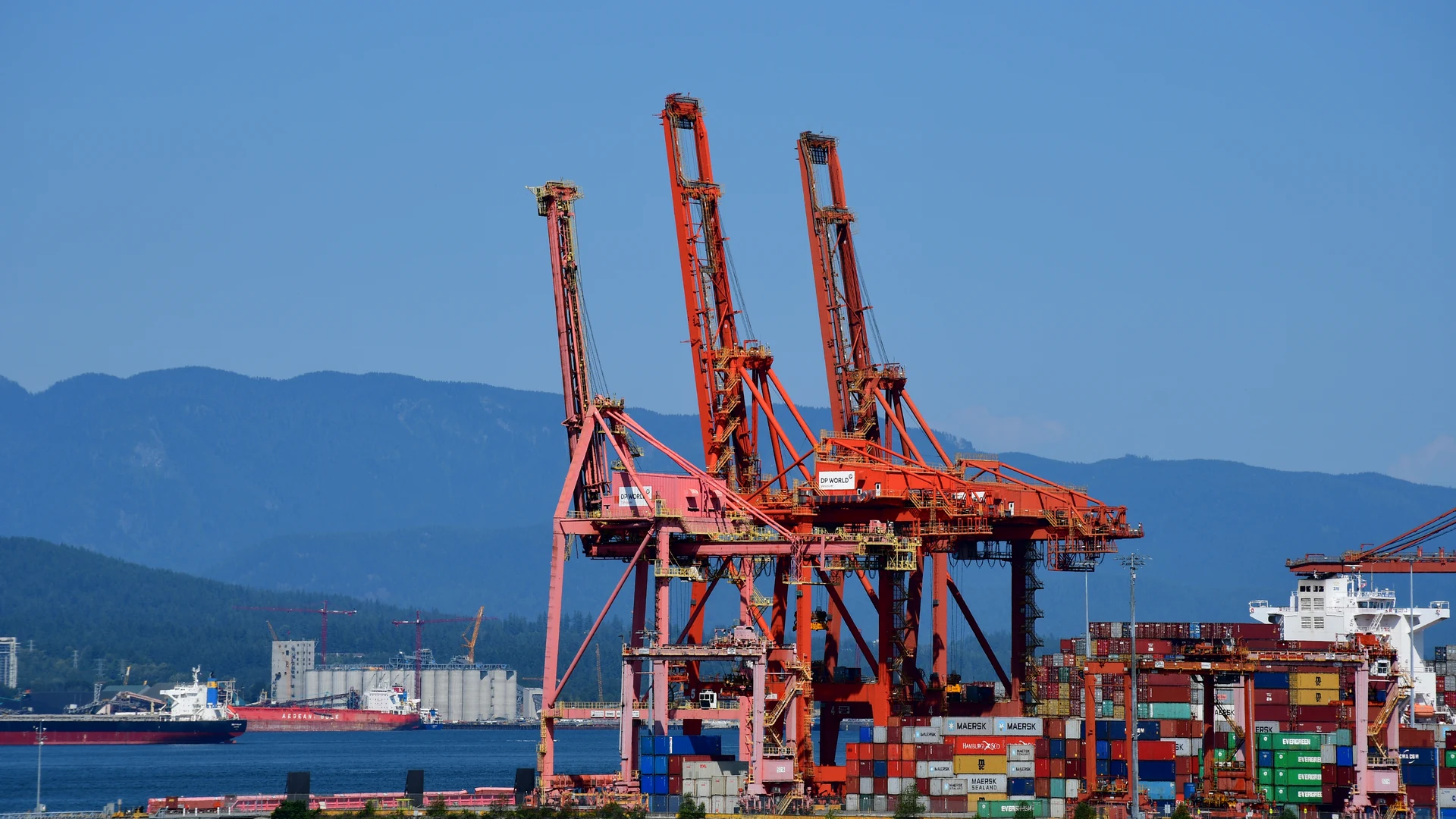 Modern container drayage at a port